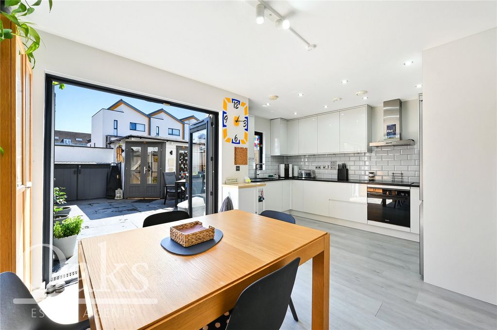 Property photo 3 of 10 Picture No. 13