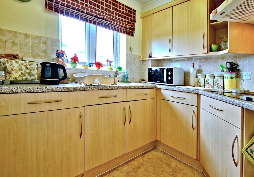 Property photo 2 of 12 Kitchen