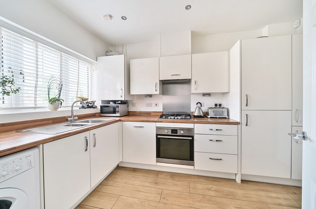 Property photo 3 of 12 1294848-12-682Ddf...
