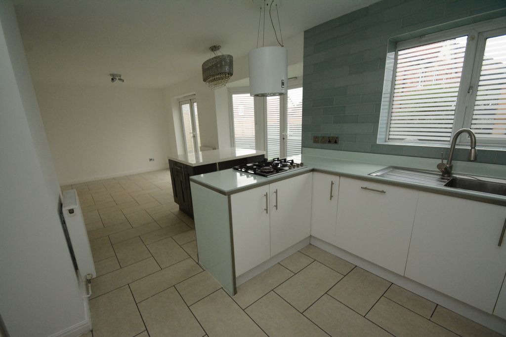 Property photo 3 of 18 Kitchen