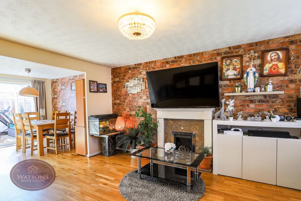 Property photo 2 of 28