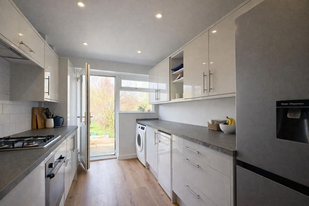 Property photo 2 of 14 Kitchen.Png