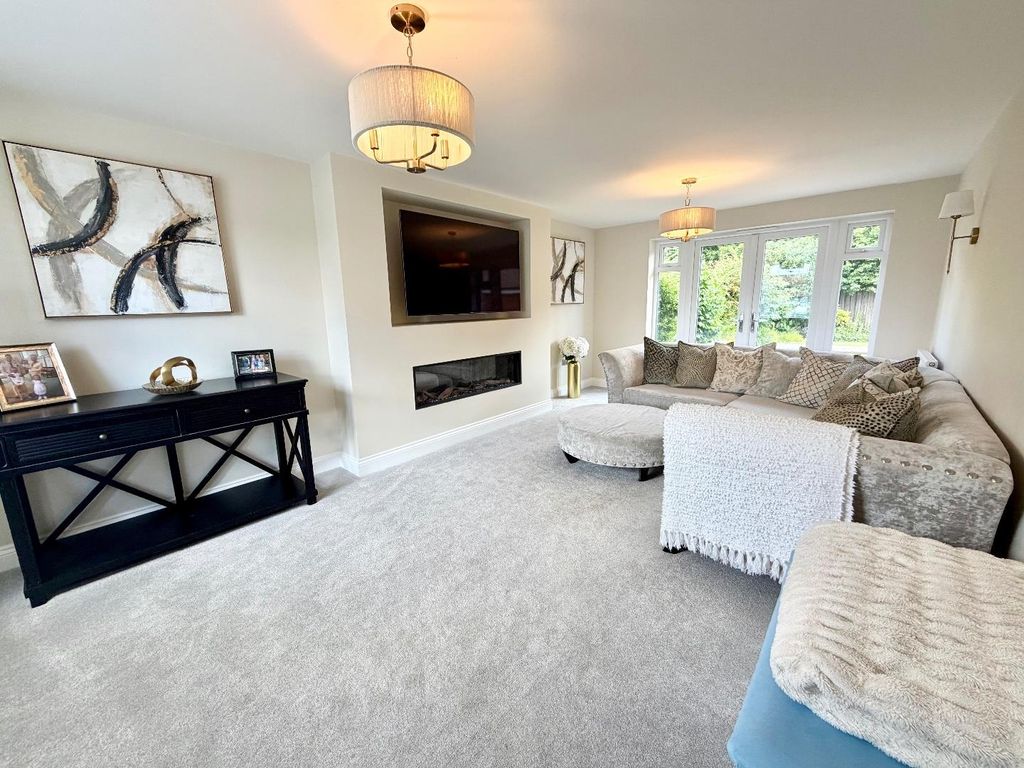 Property photo 2 of 19 Lounge