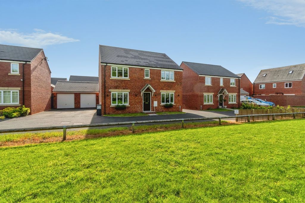 Property photo 1 of 32