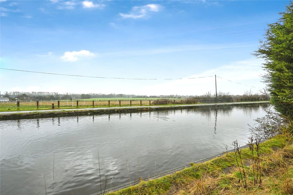 Property photo 1 of 26 Picture No. 04