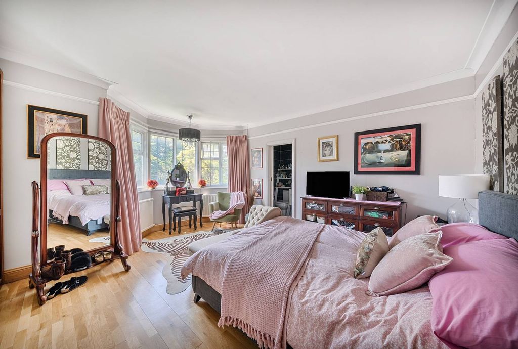 Property photo 3 of 21