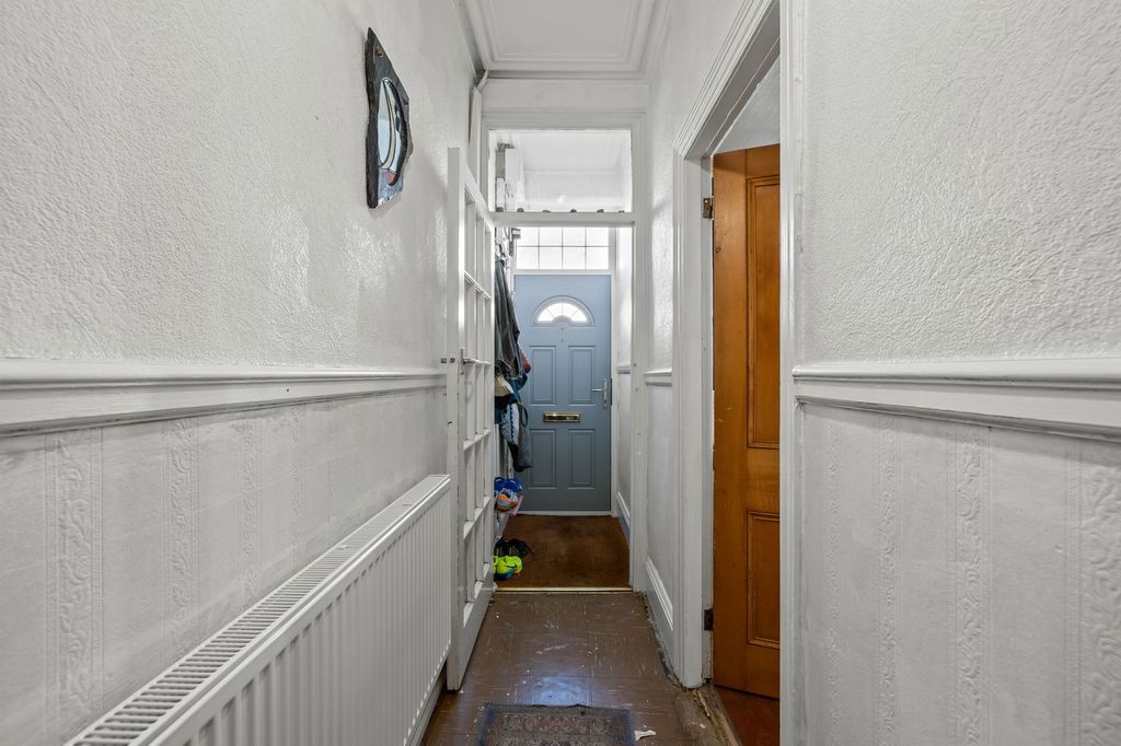 Property photo 3 of 27