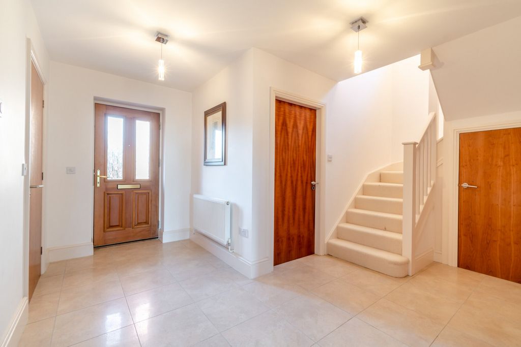 Property photo 2 of 24