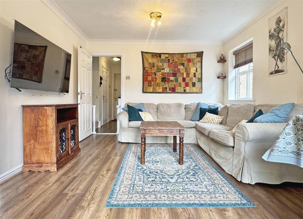 Property photo 2 of 18 Lounge.Jpg