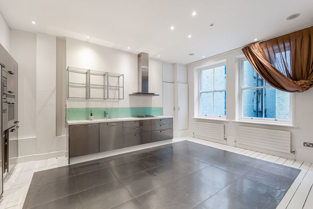 Property photo 2 of 21 Kitchen