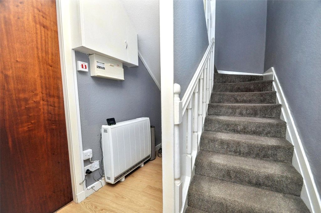 Property photo 2 of 25 Entrance Hall