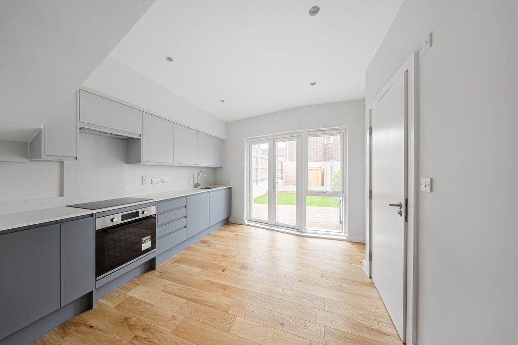 Property photo 2 of 25 4834982