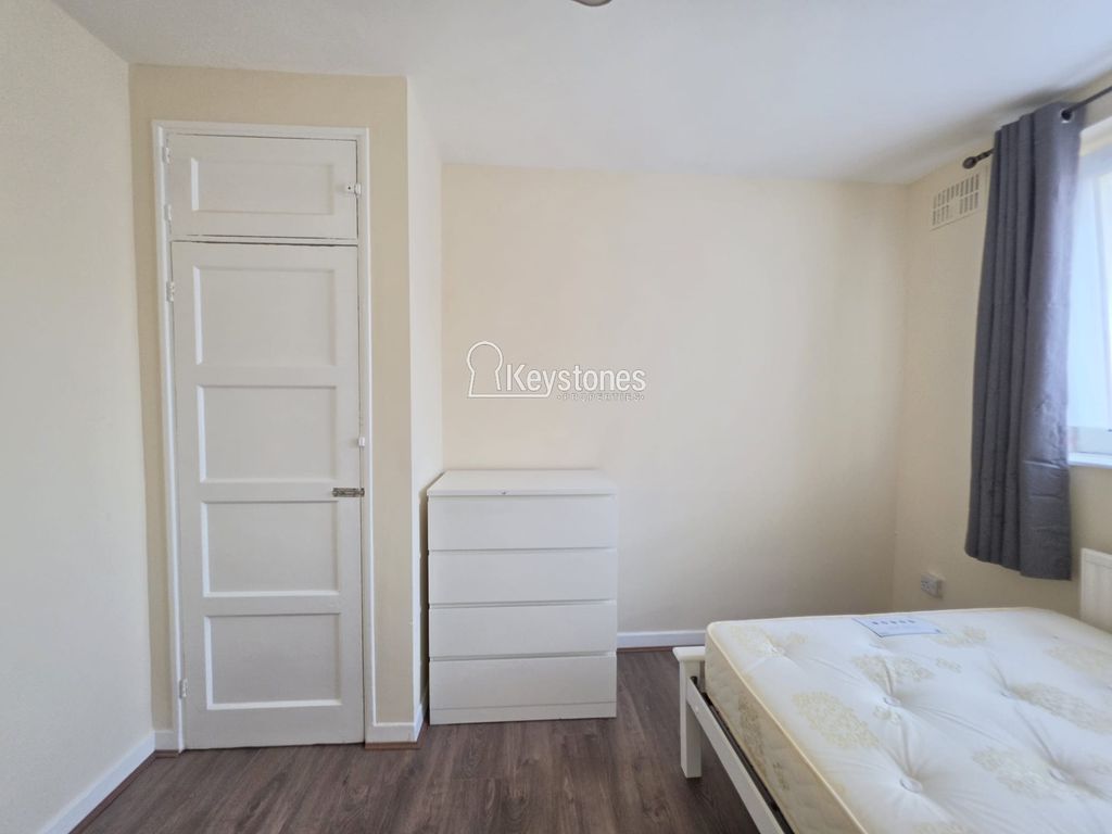 Property photo 2 of 10 Double Bedroom