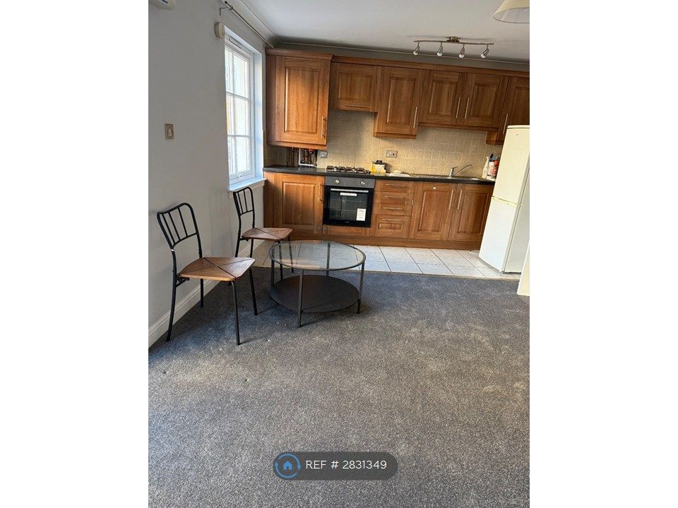 Property photo 3 of 9 Kitchen