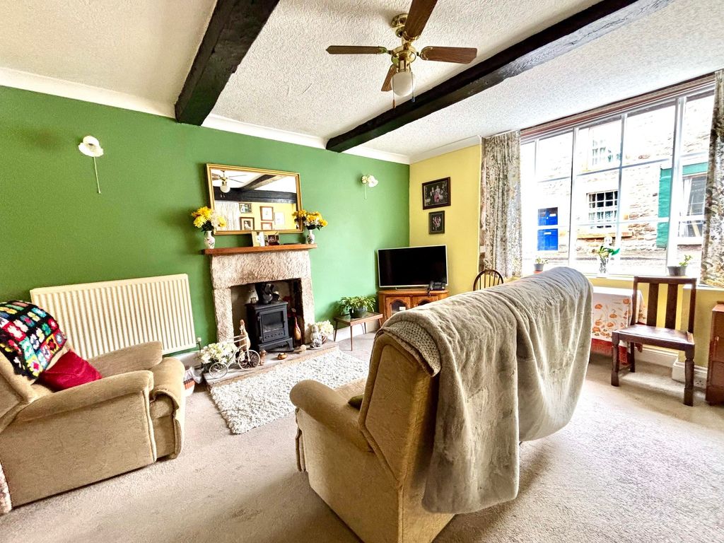 Property photo 2 of 18