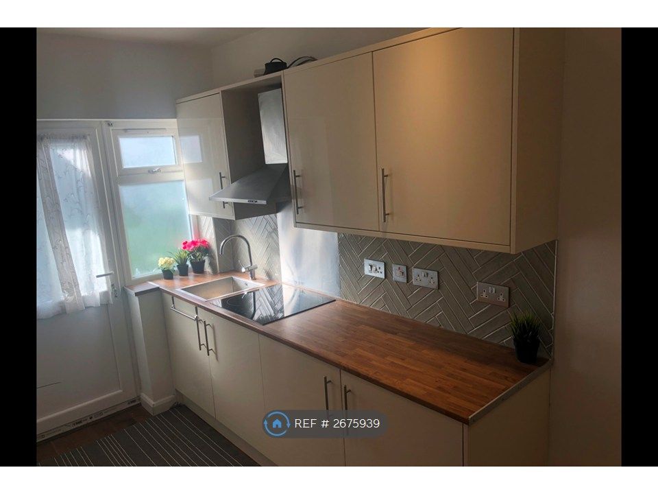 Property photo 1 of 8 Kitchen