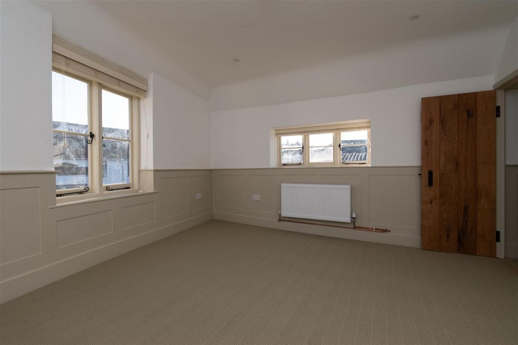 Property photo 3 of 25