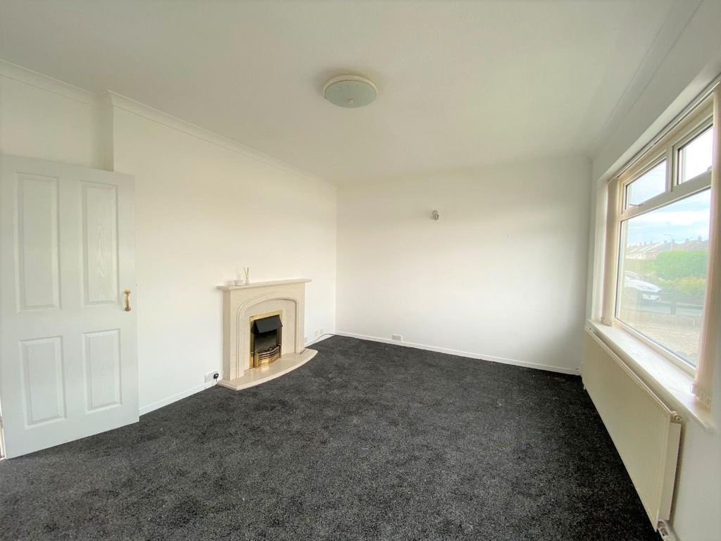 Property photo 2 of 11 Living Room