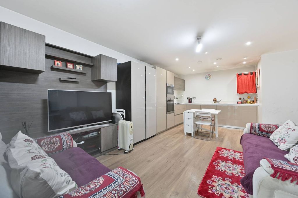 Property photo 1 of 8