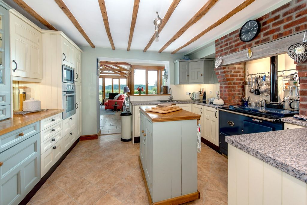 Property photo 2 of 27 Picture No. 35