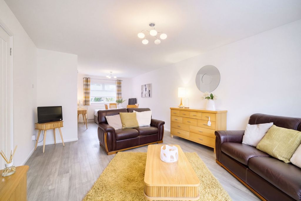 Property photo 2 of 32