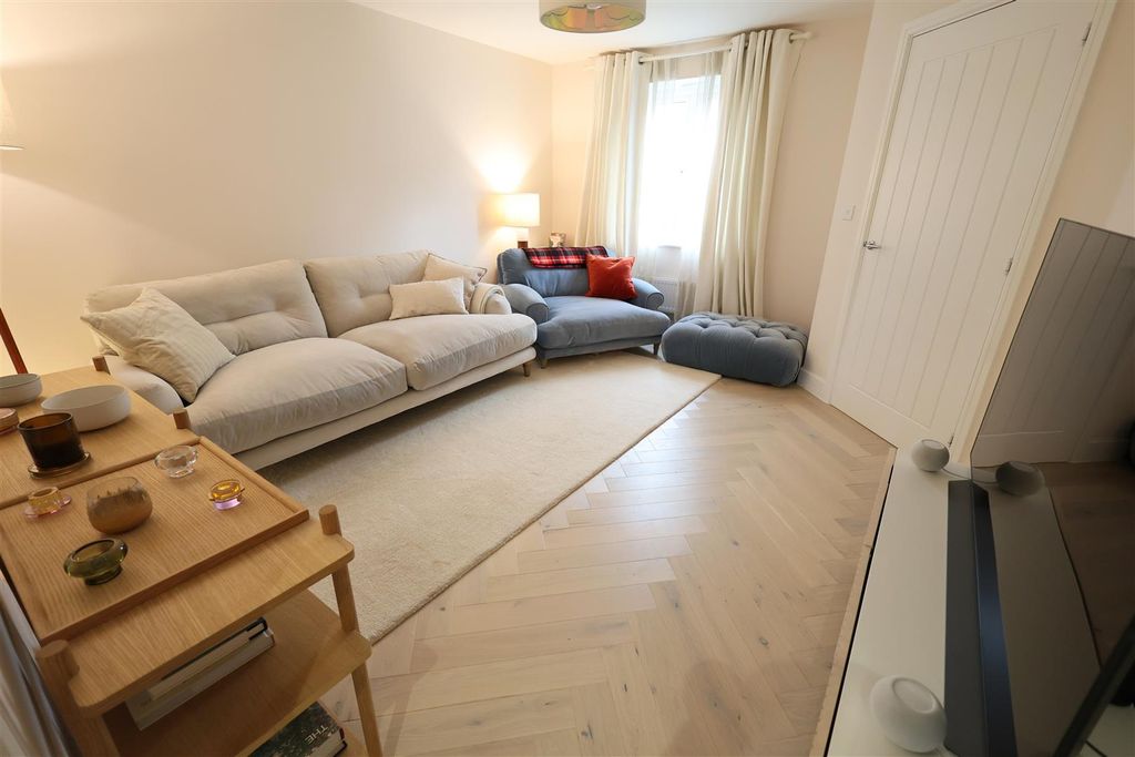 Property photo 2 of 25 Sd Lounge iii.Jpg