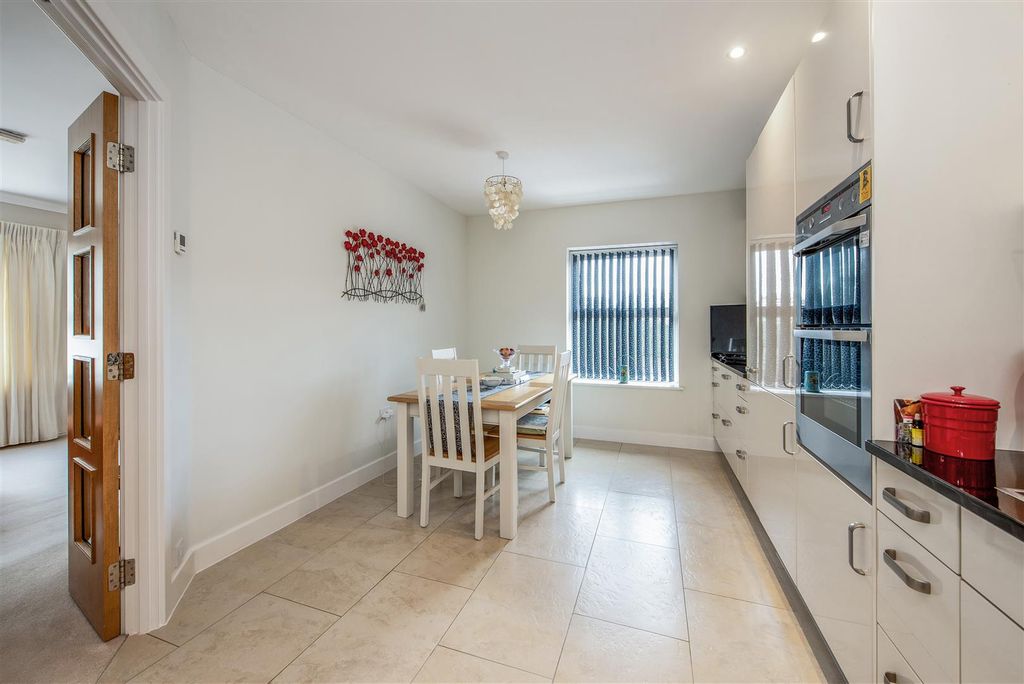 Additional image 9 of 2 bed flat for saleTudor Court, Bramshott Place, Liphook GU30