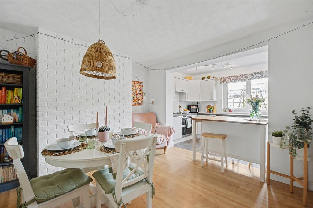 Property photo 3 of 28 Open Kitchen Diner_5.Jpeg