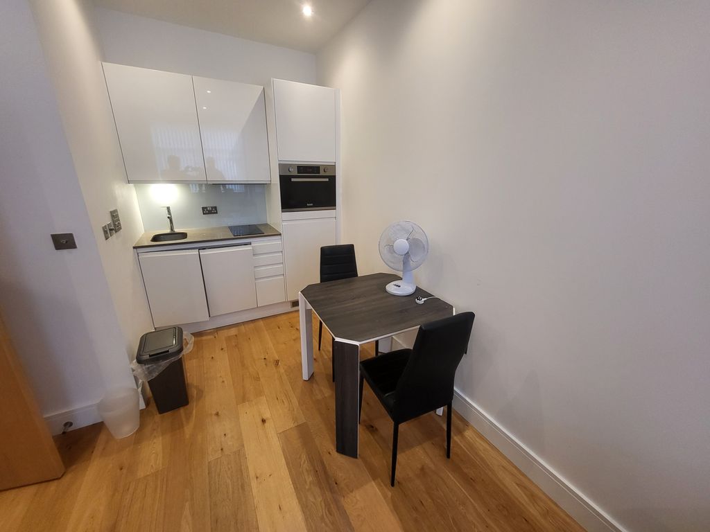 Property photo 1 of 7 Stylish 1 Bedroom Apartment For Rent