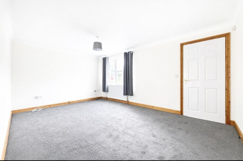 Property photo 3 of 19 Lounge