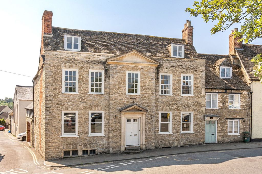 Property photo 1 of 22