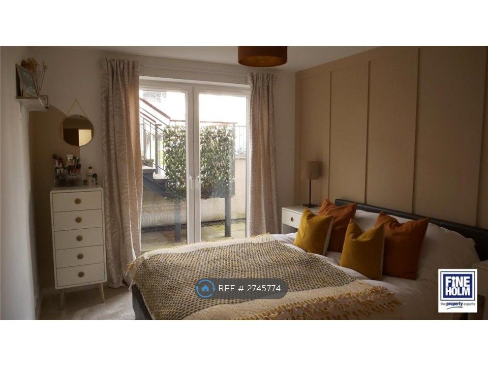 Property photo 3 of 7 Master Bedroom