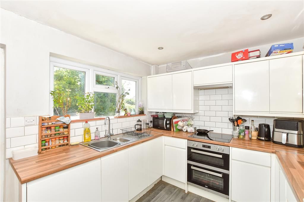 Property photo 2 of 12 Kitchen