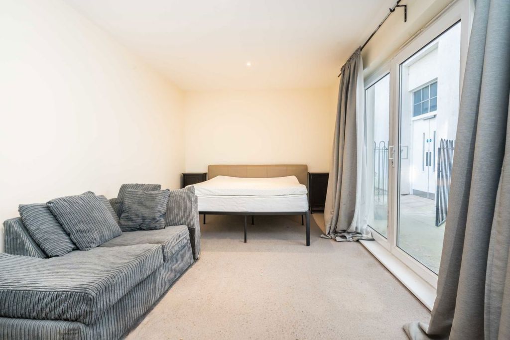 Property photo 3 of 4