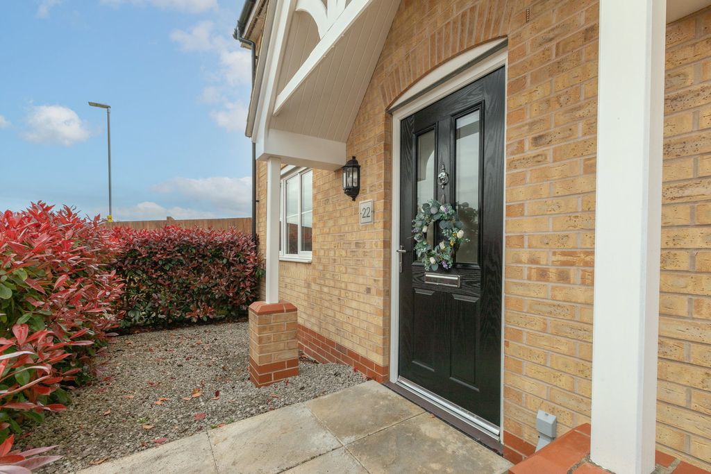 Property photo 2 of 20