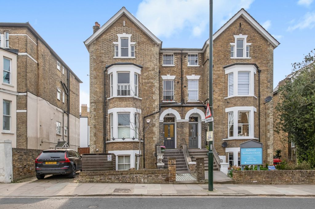 Property photo 1 of 8