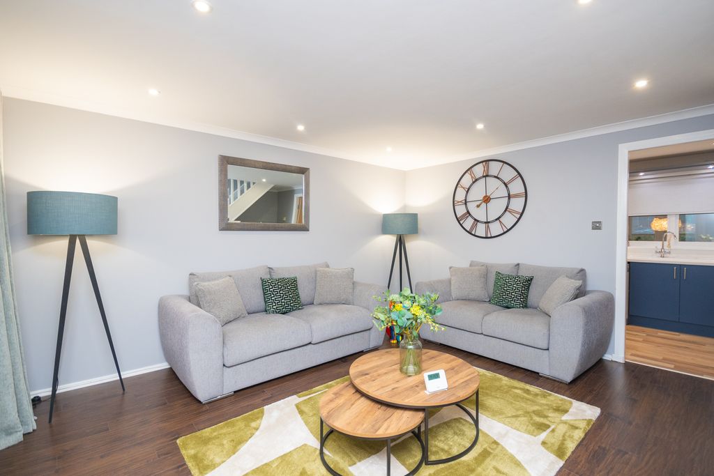 Property photo 2 of 22 Lounge