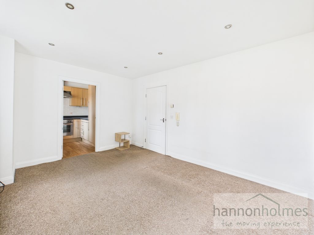 Property photo 3 of 14 Cam05283G0-Pr0086-Still003