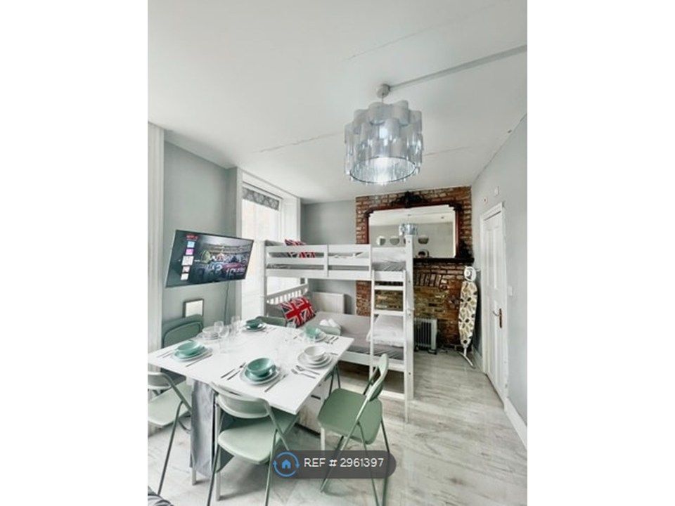 Property photo 1 of 3