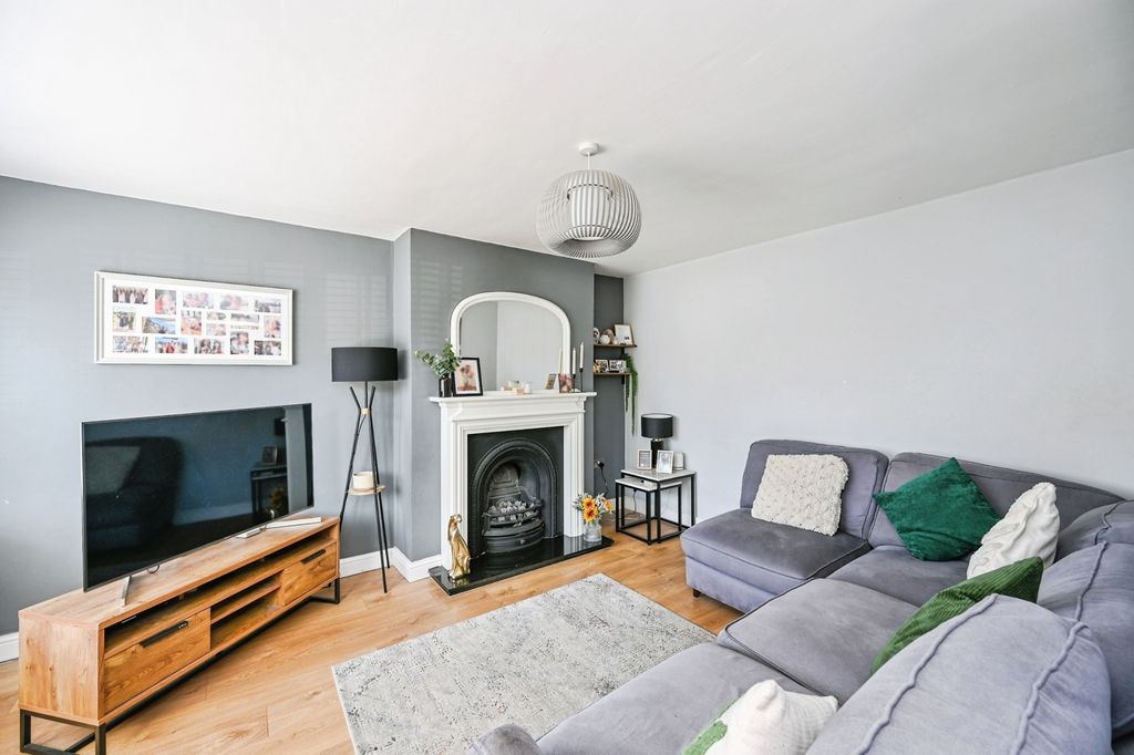 Property photo 3 of 17 Pbox-Img.Jpg