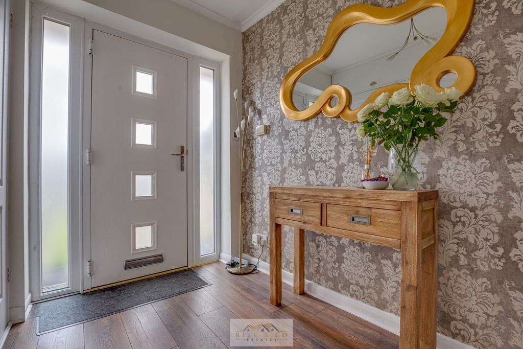 Property photo 2 of 34 Entrance Hall 1.1