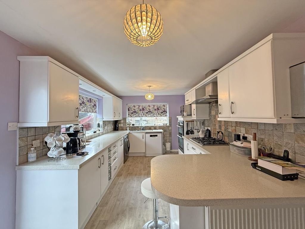 Property photo 3 of 24 Briarleigh Close 20 - Kitchen Front.Jpg
