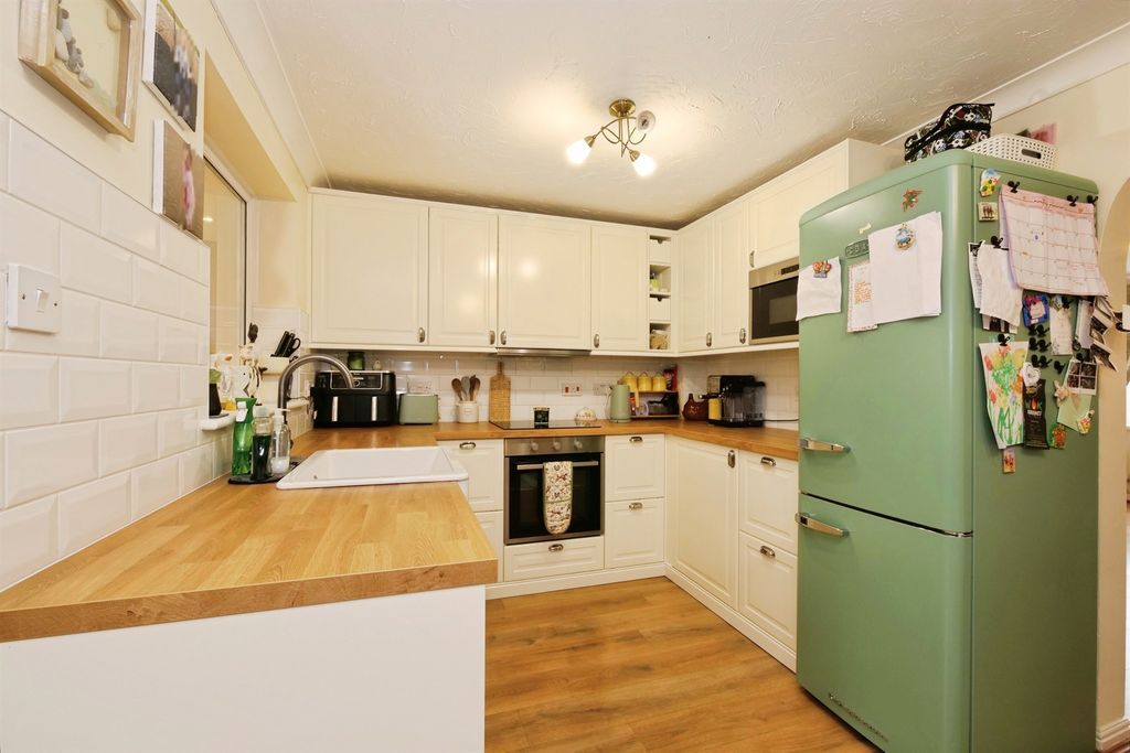 Property photo 3 of 31