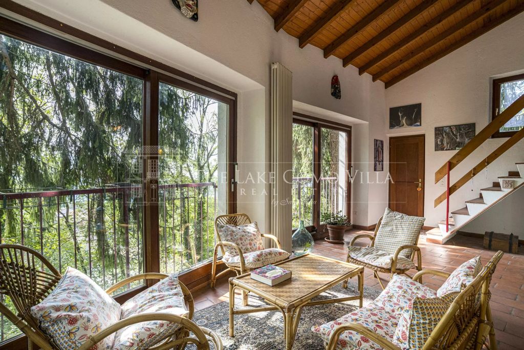 Property photo 1 of 32