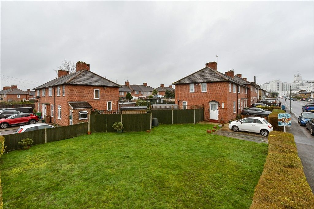 Property photo 1 of 13 Side Garden