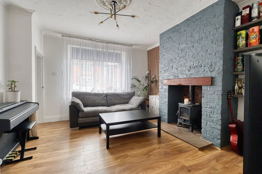 Property photo 3 of 14 Lounge