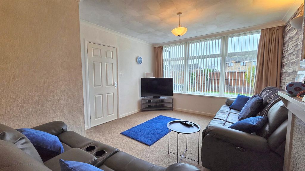 Property photo 2 of 14 Lounge