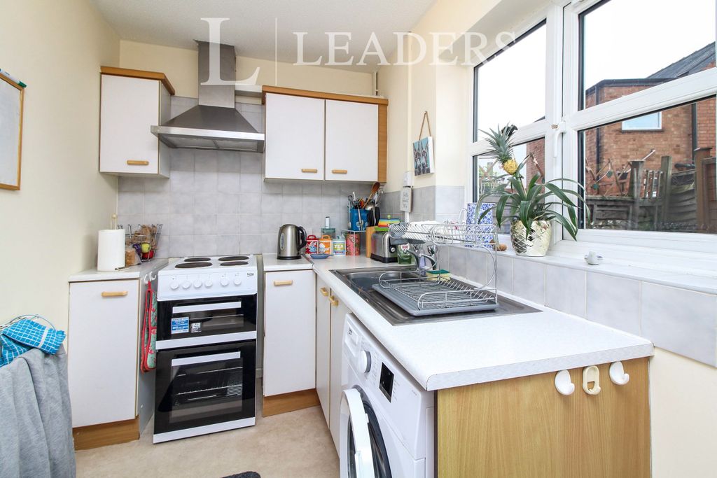 Property photo 2 of 6 Kitchen
