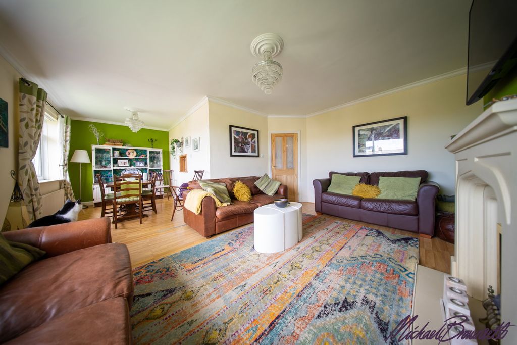 Property photo 2 of 26