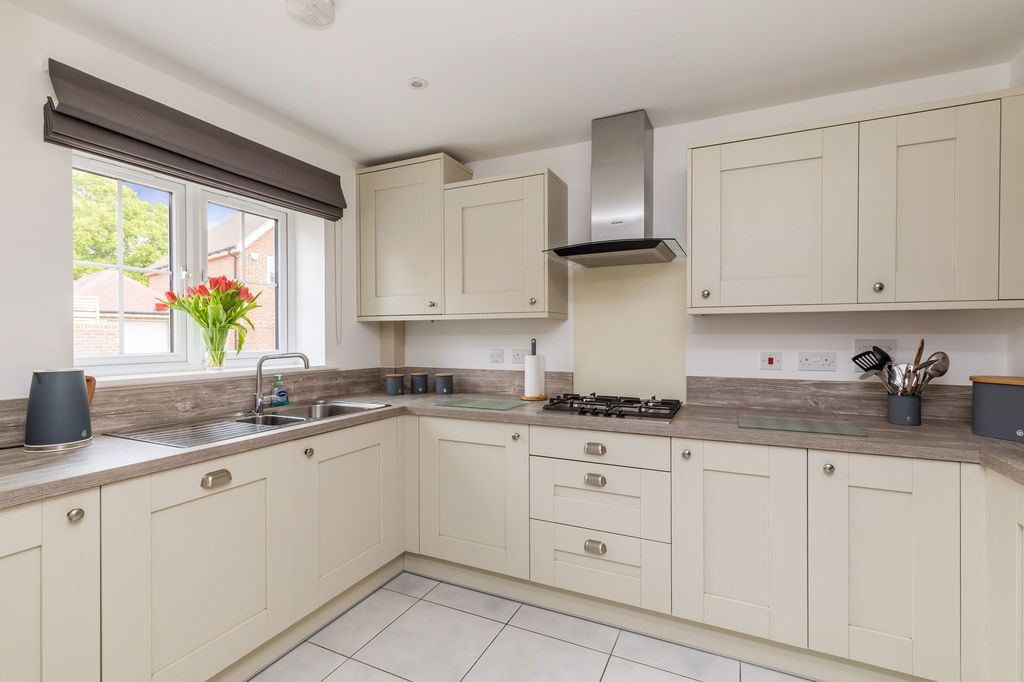 Property photo 2 of 17 Photo 9